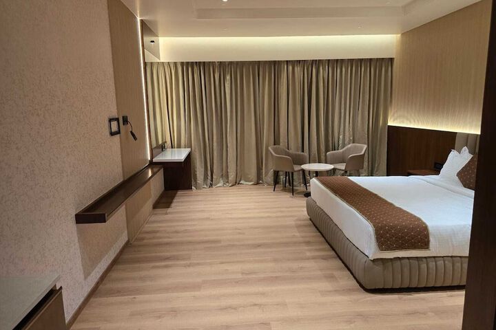 Room 5 of 50