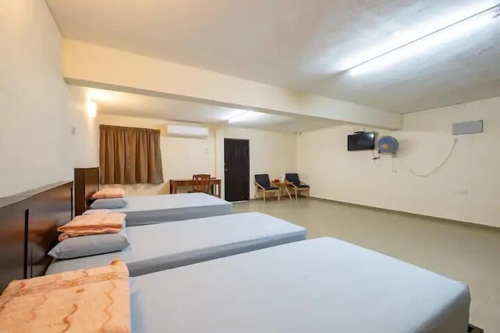Room 7 of 16