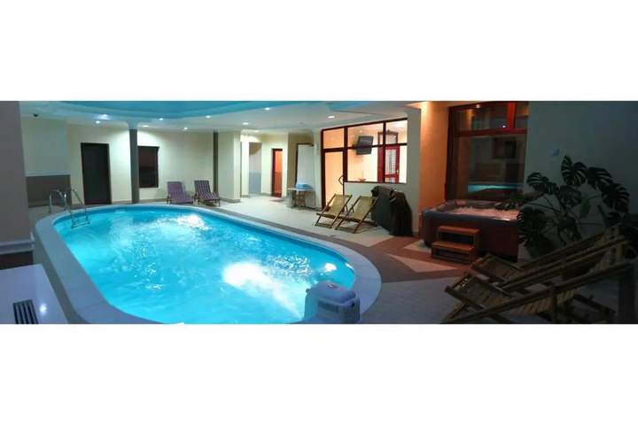 Pool 2 of 4