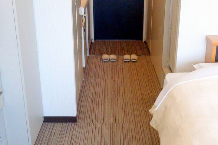 Room 6 of 35