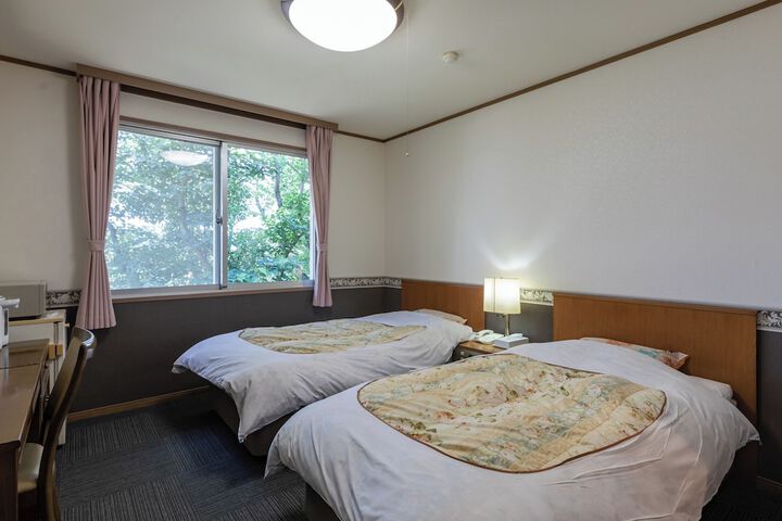 Room 26 of 96