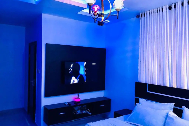 Room 5 of 7
