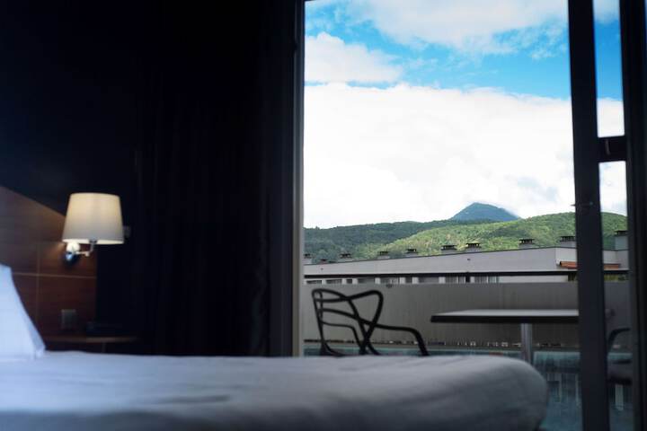 Room 16 of 42