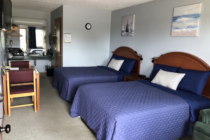 2 Double Beds (4 of 10)