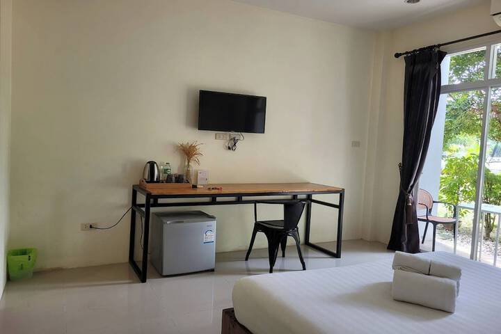 Room 4 of 28