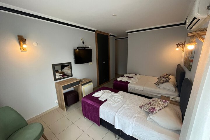 Room 9 of 42