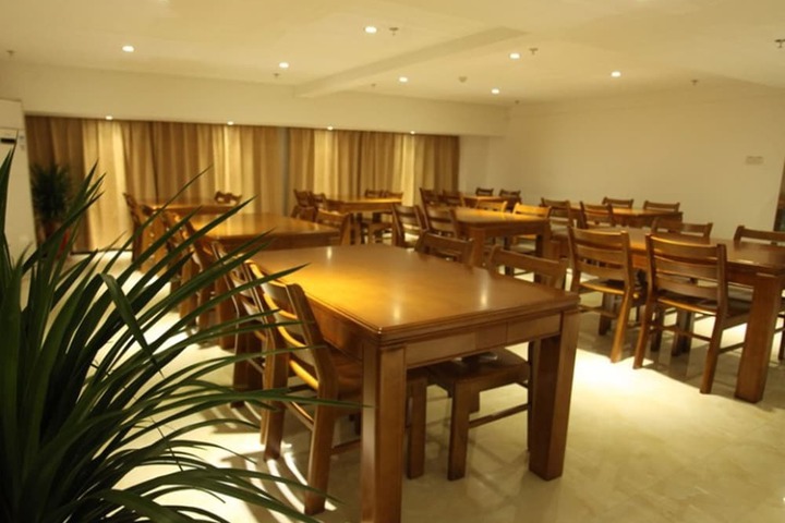 Dining 48 of 66