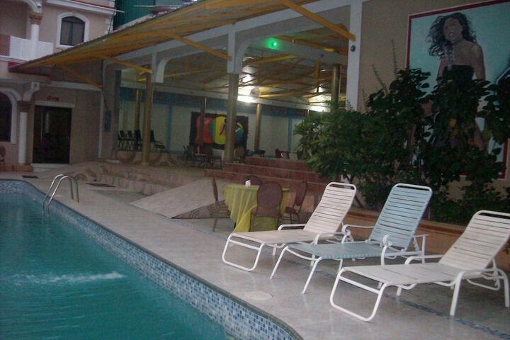 Pool 10 of 16