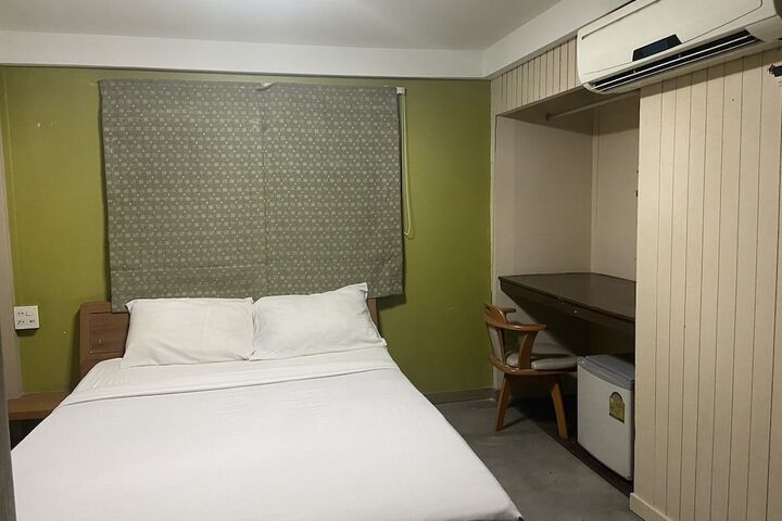 Room 8 of 32
