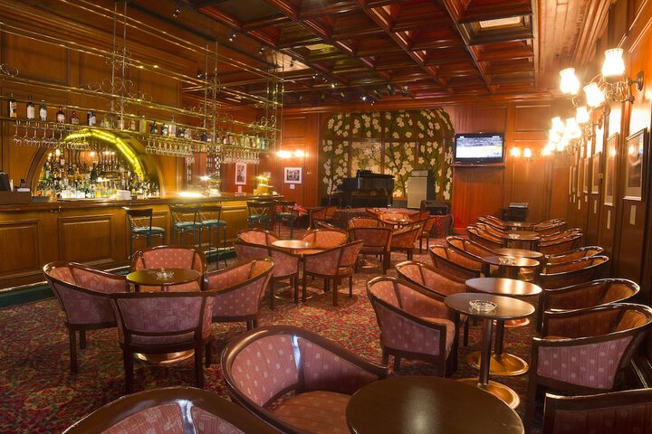 Lounge 66 of 77