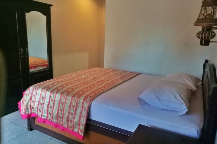 Room 4 of 61
