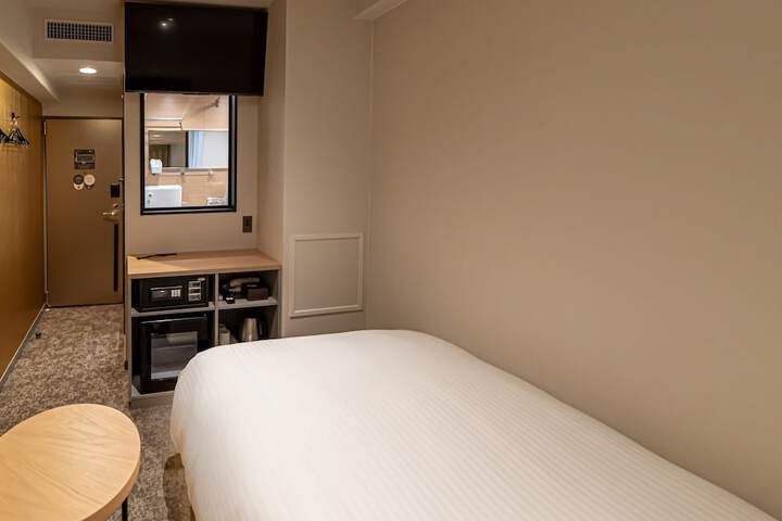 Room 15 of 53