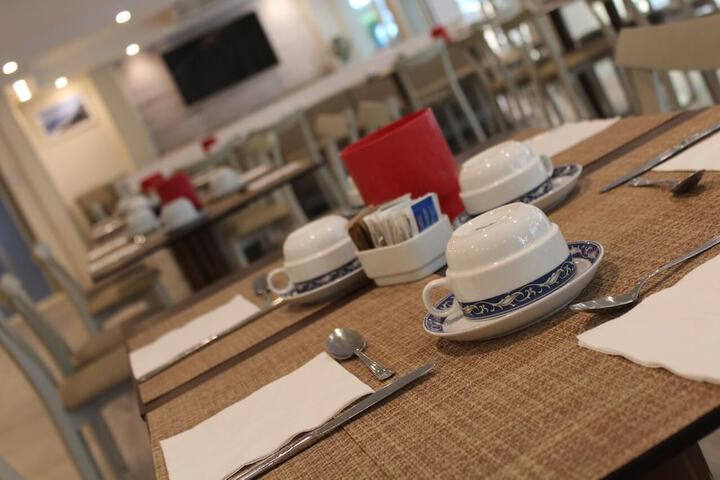 Breakfast/Coffee Service 18 of 36