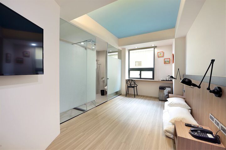Room 10 of 45