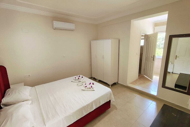 Room 7 of 107