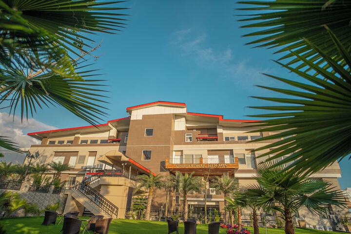Hotel Exterior 55 of 71