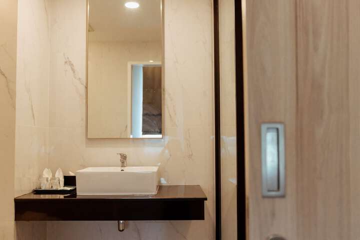 Room 32 of 49