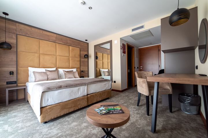 Room 20 of 93