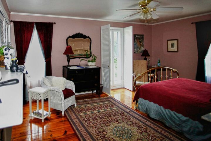 Room 18 of 143