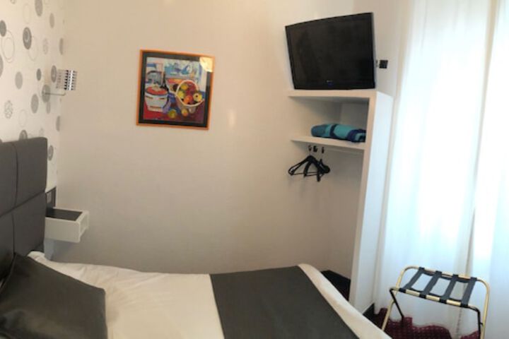 Room 8 of 37