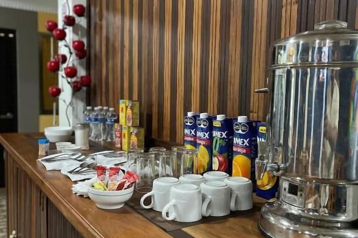 Breakfast/Coffee Service 38 of 48