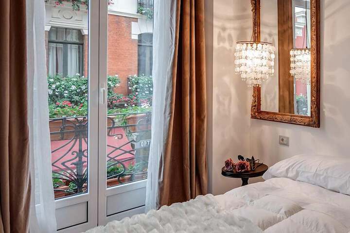 Room 6 of 53