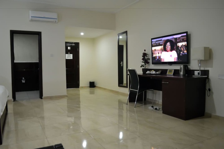 Room 5 of 32