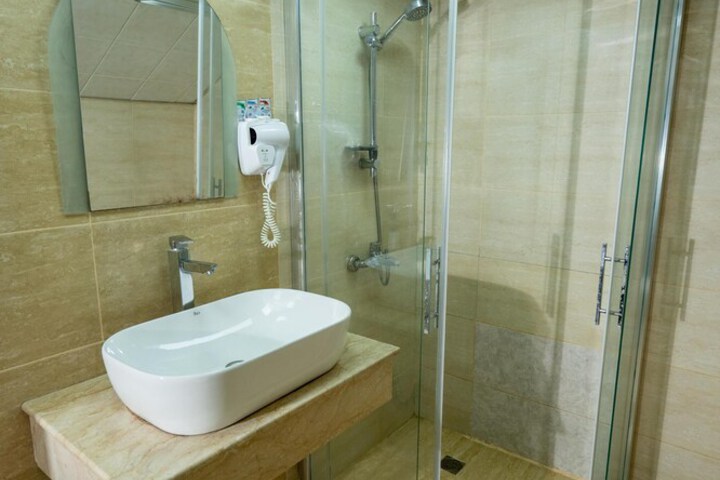 Room 16 of 22