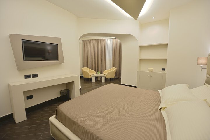Room 14 of 36