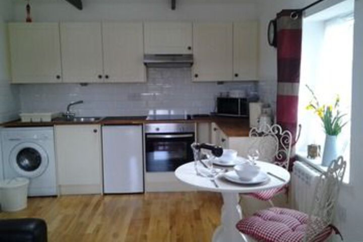 Room 6 of 10