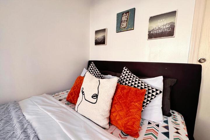 The Gramercy Residences NEW Sleek 1BR Suite 600mbps Wifi, Netflix & FREE Amenities