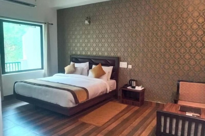 Room 5 of 10