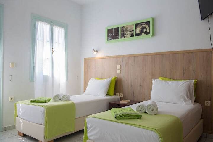 Room 12 of 195
