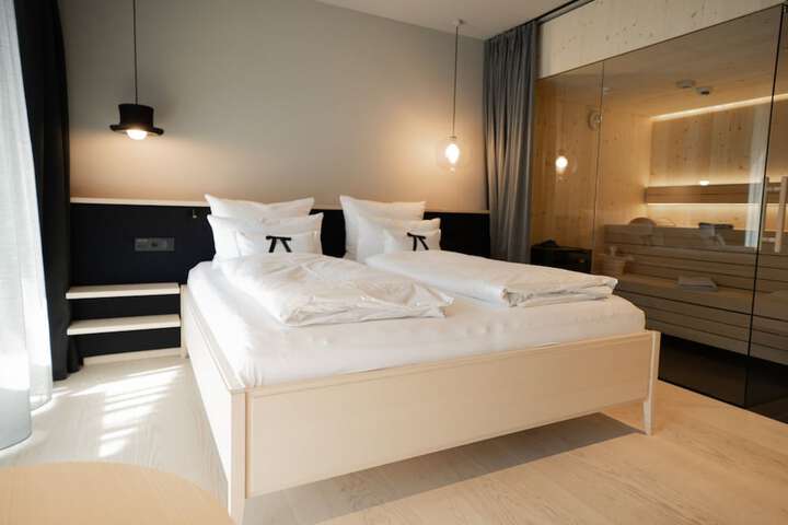 Room 18 of 162