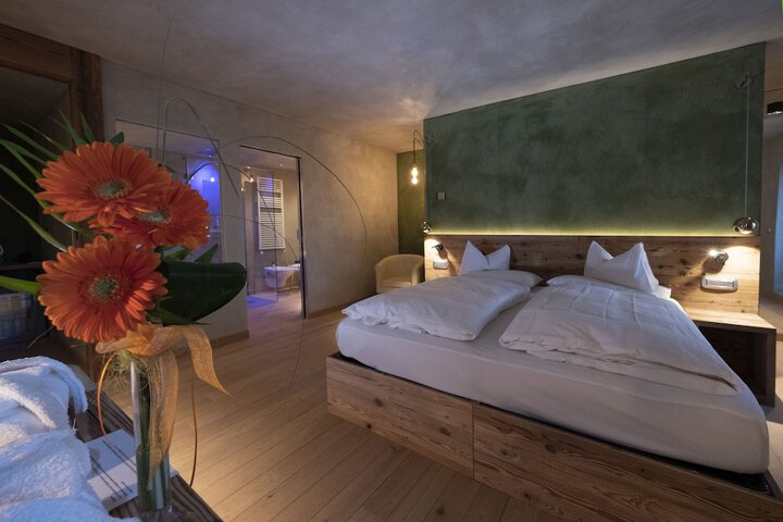 Room 13 of 216