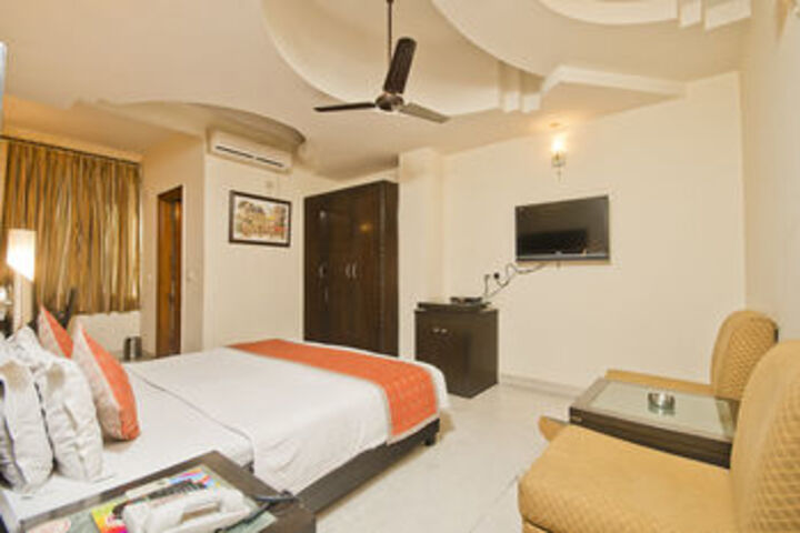 Room 10 of 25
