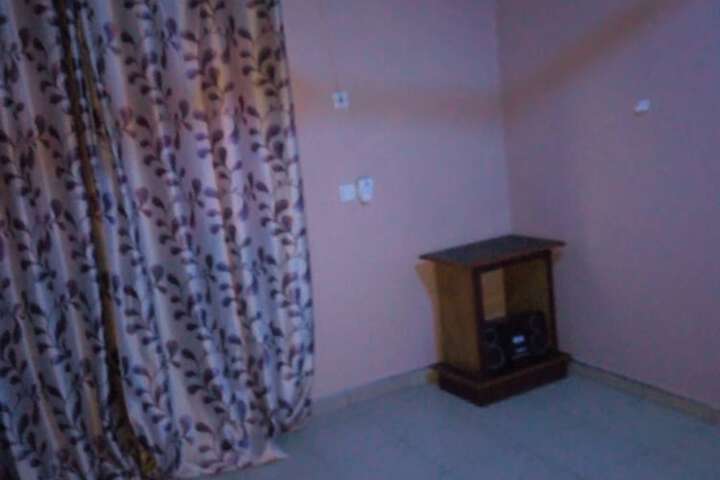 Room 4 of 7