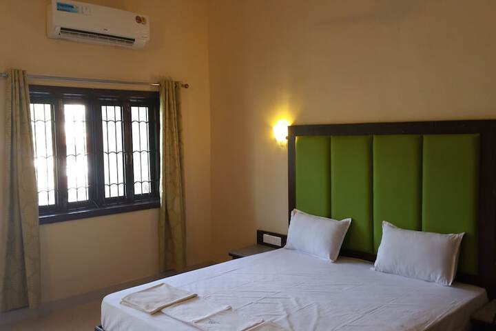Room 12 of 37