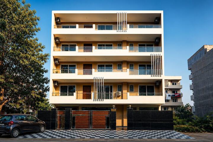 CORPORATE STAYS - GOLF COURSE ROAD