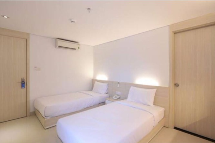 Room 12 of 36