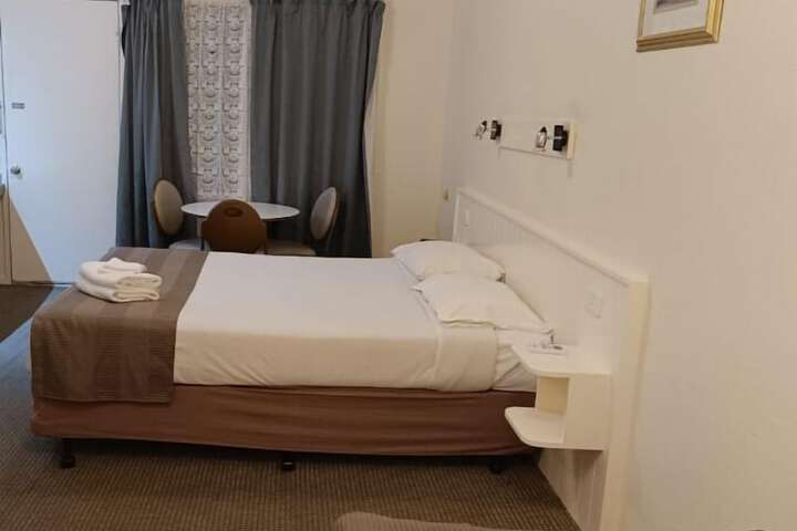 Room 3 of 8