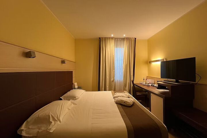 Room 110 of 233