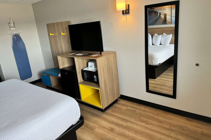 1 King Bed Accessible (4 of 16)