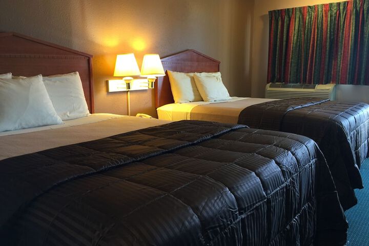 2 Queen Beds (4 of 5)
