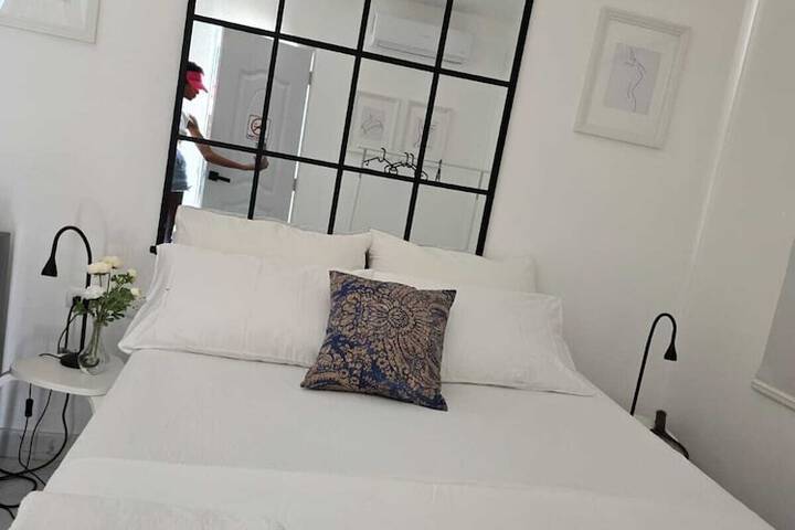 Room 2 of 37