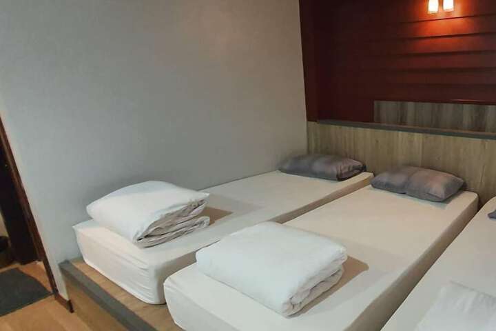 Room 13 of 94