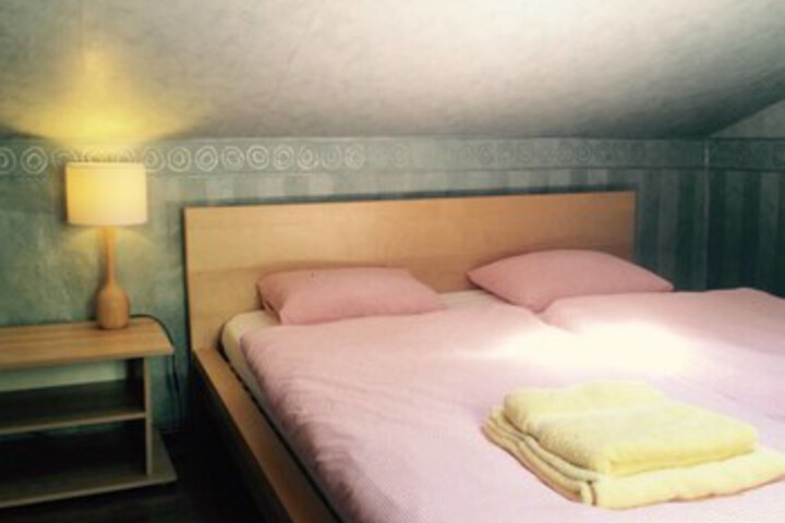 Room 11 of 30