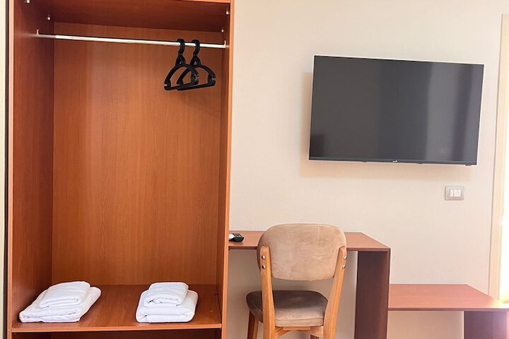 Room 14 of 146
