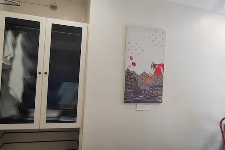 Room 33 of 46