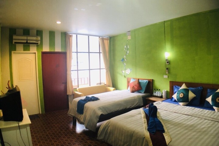 Room 25 of 108